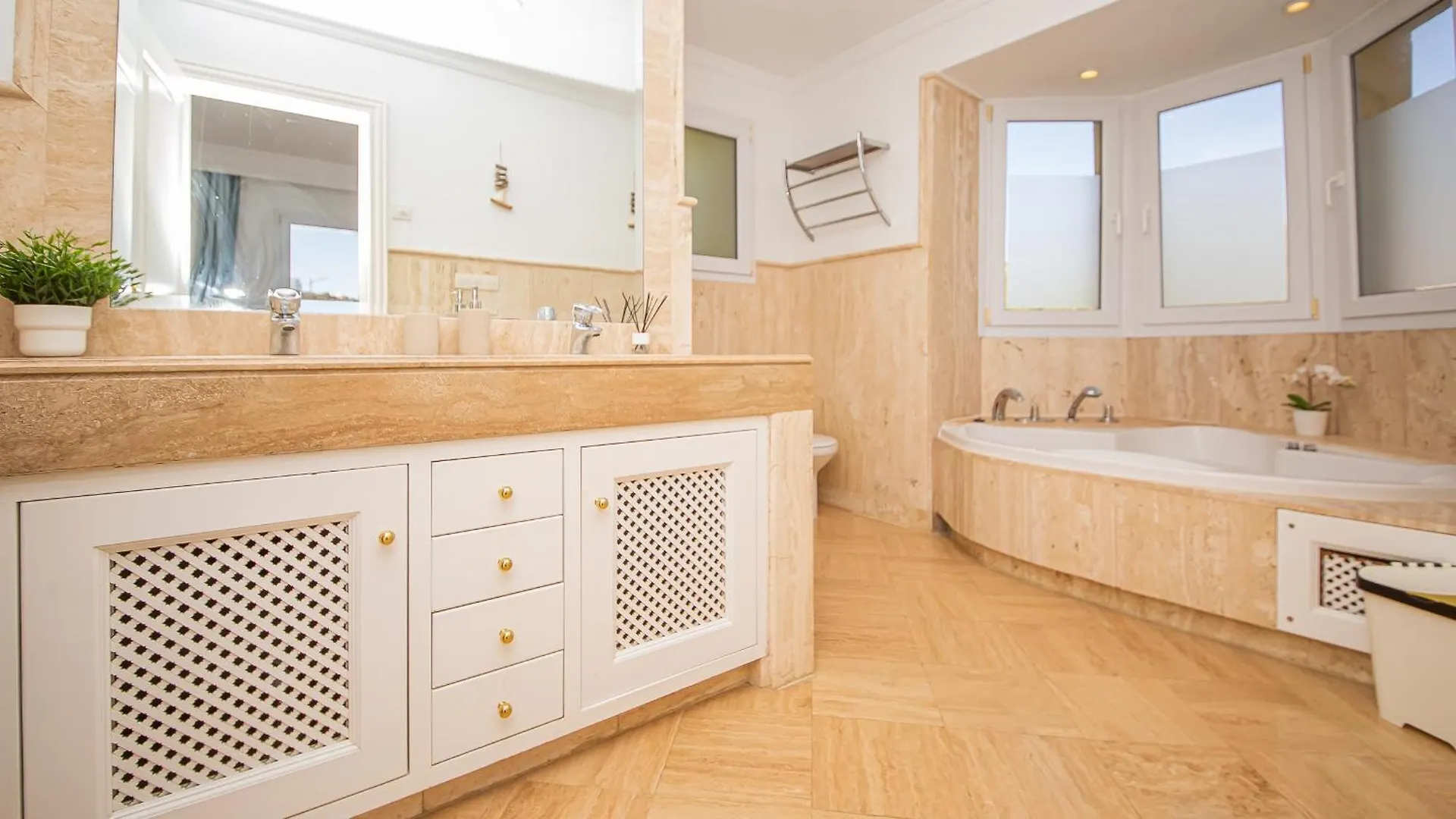 Majestic Hills 5 7 Apartment Casares